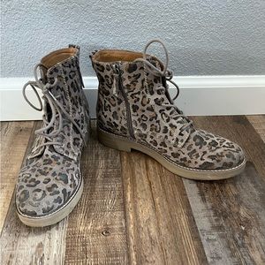 Comfortiva Women’s boot Reese leopard size 9W. Align footbed
